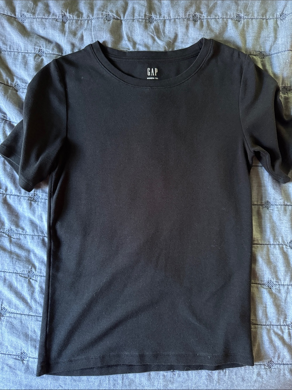 GAP Black Crewneck modern tee